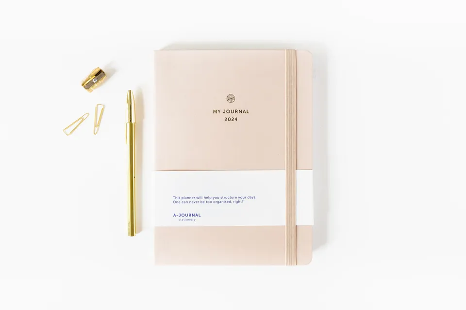 a-journal-my-journal-diary-2024-terminkalender-beige image 1