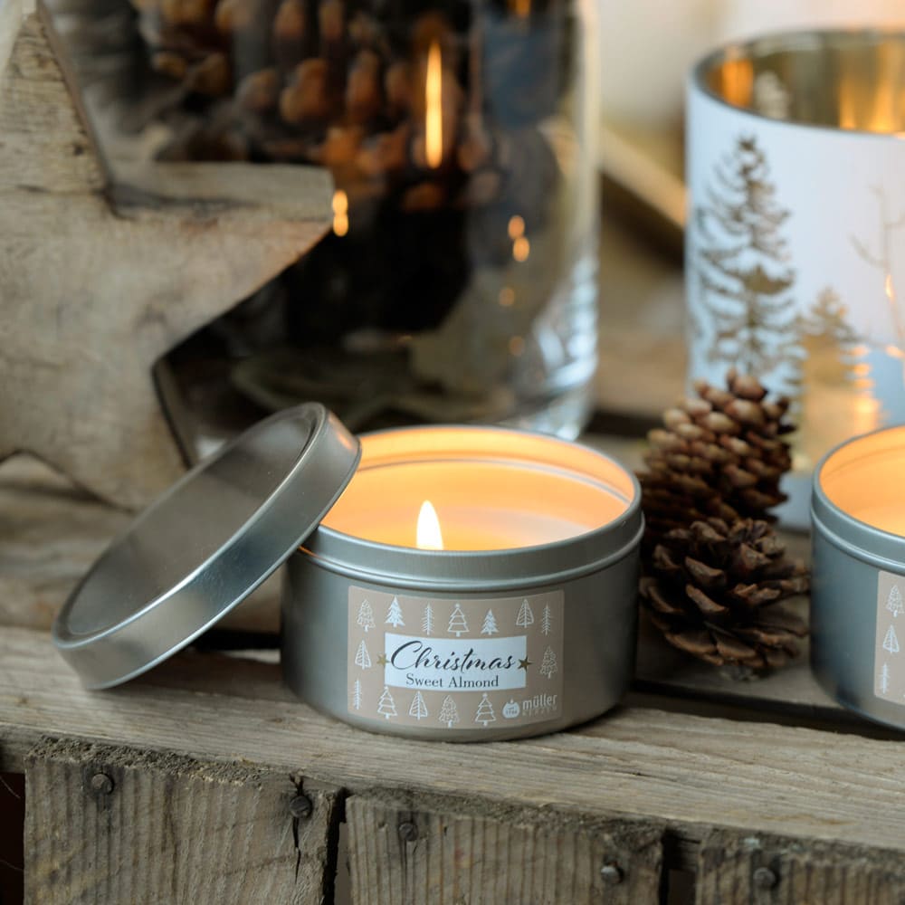 m-ller-kerzen-christmas-sweet-almond-duftkerze-metalldose image 2