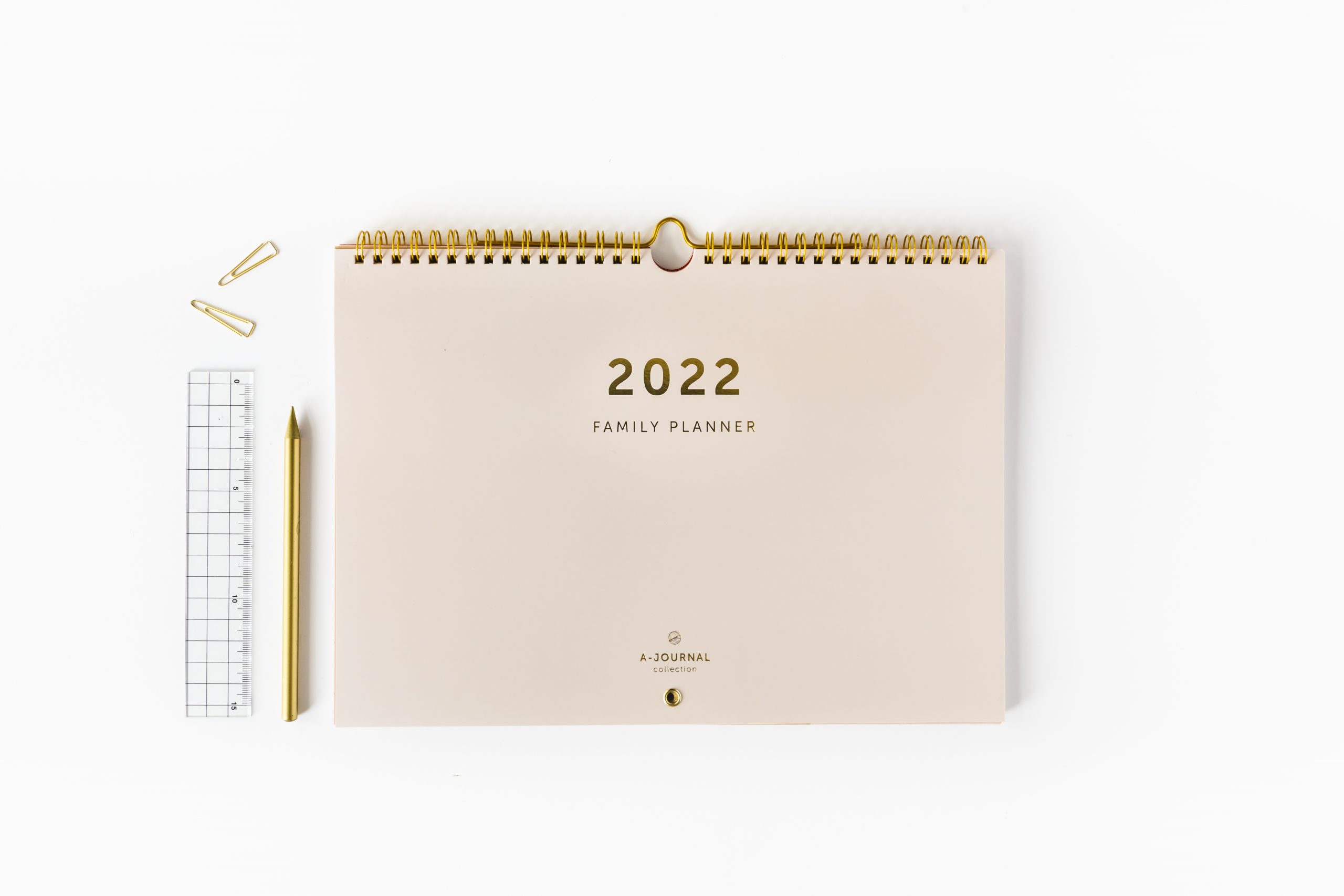a-journal-family-planner-beige-familienkalender-mit-spalten image 2