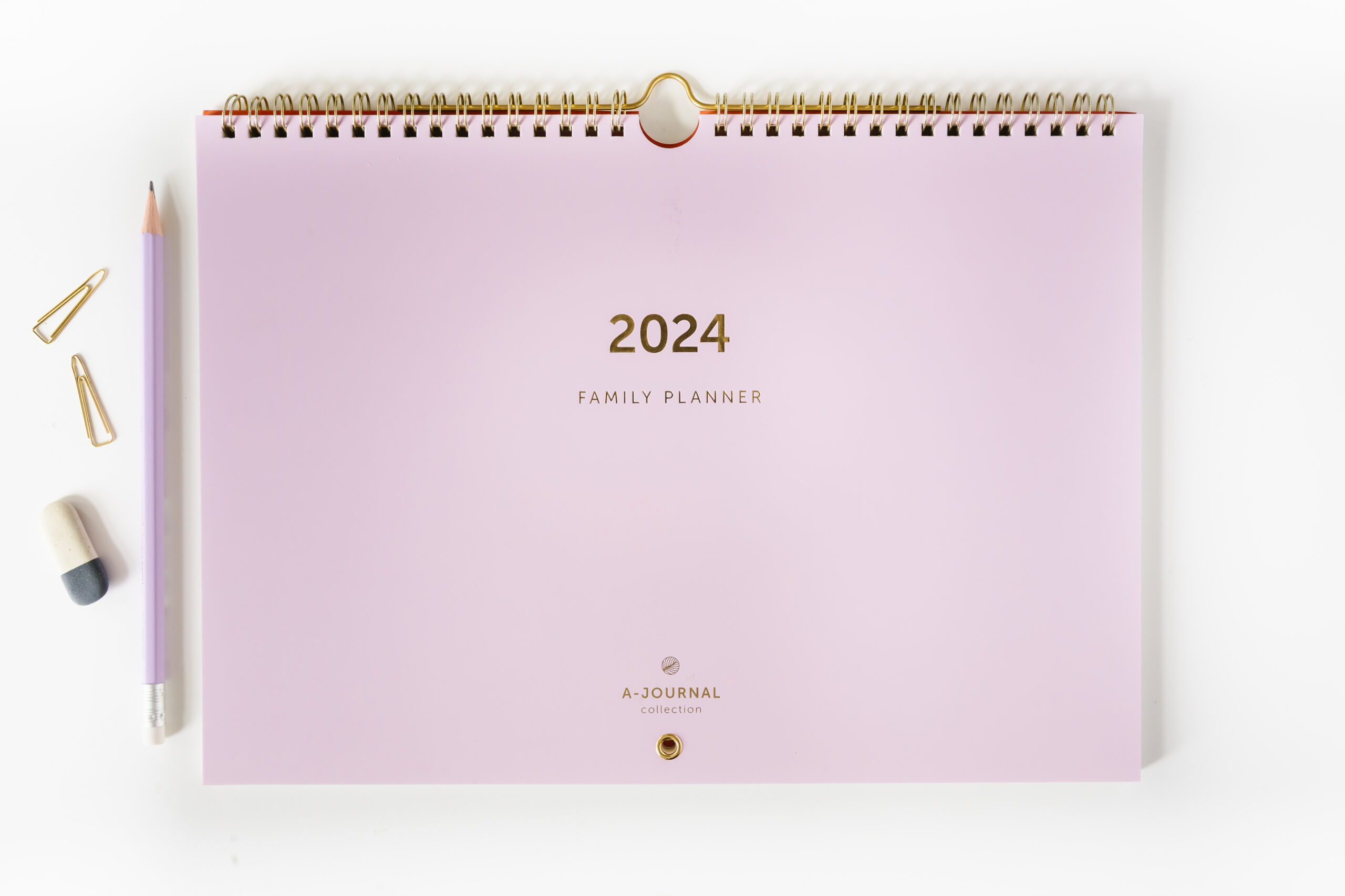a-journal-family-planner-2024-familienplaner-lila image 2