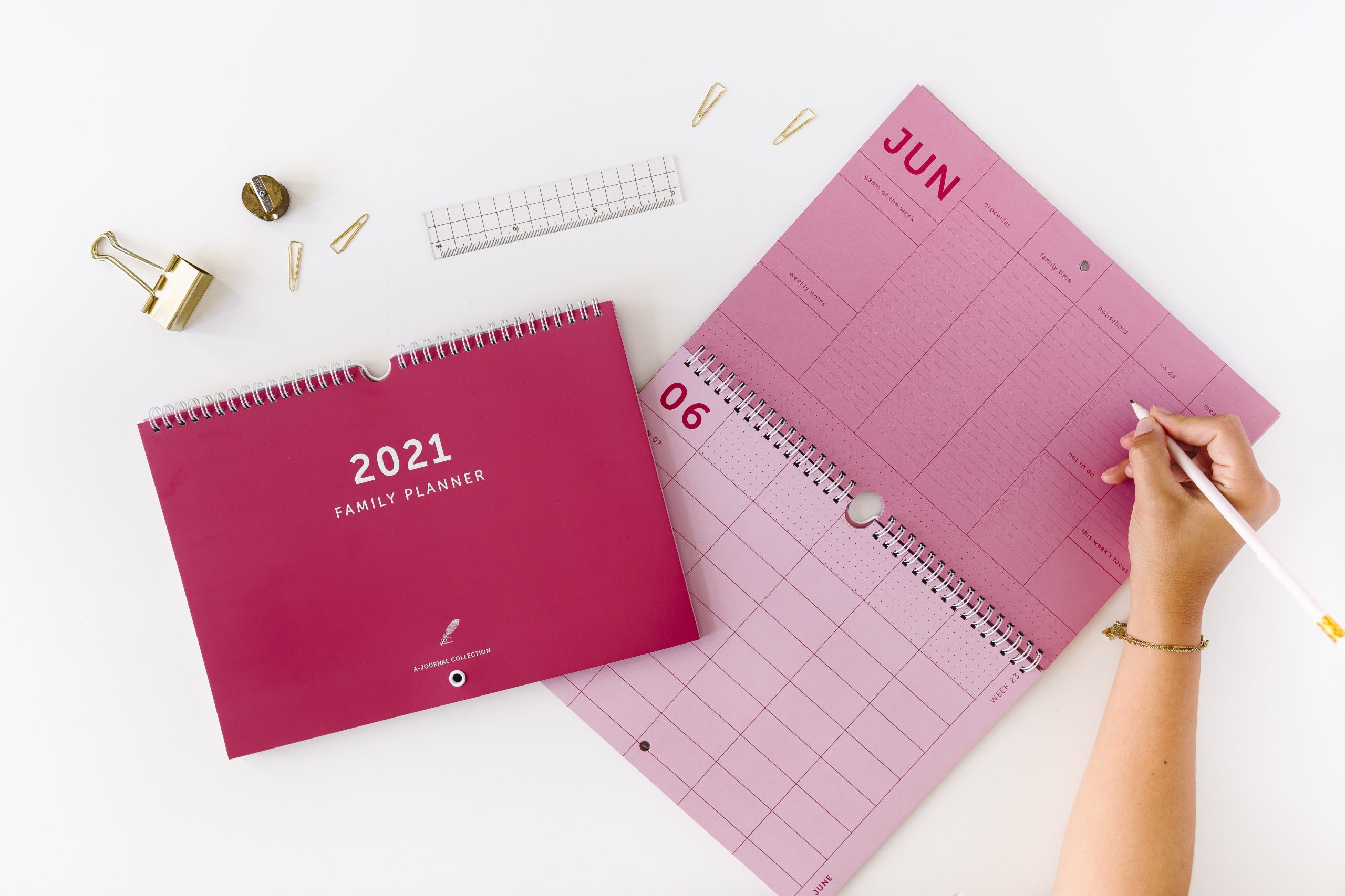 a-journal-family-planner-2021-familienplaner-coral-red image 4
