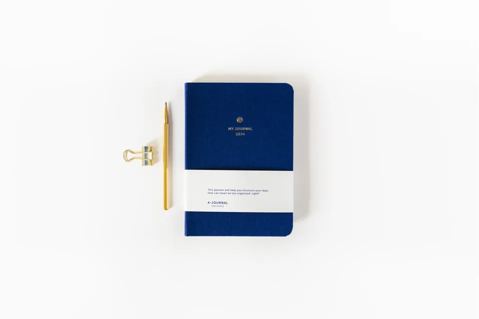 a-journal-my-journal-a6-tagebuch-dunkelblau-2024 image 1