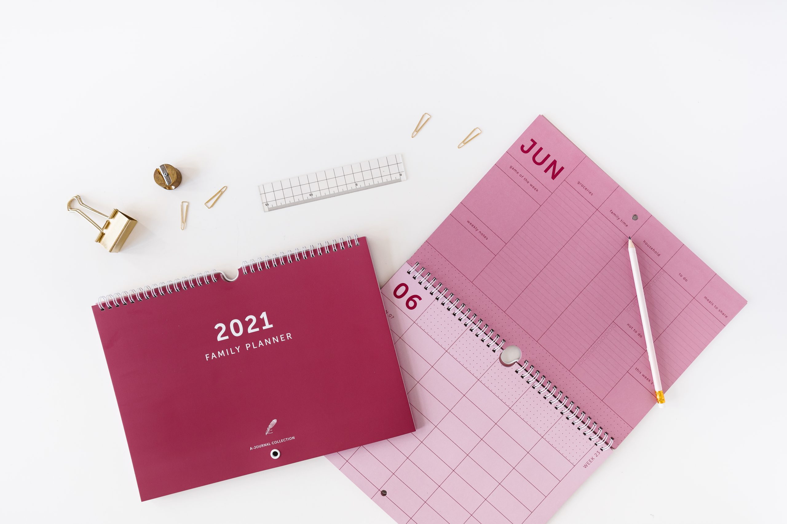 a-journal-family-planner-2021-familienplaner-coral-red image 3