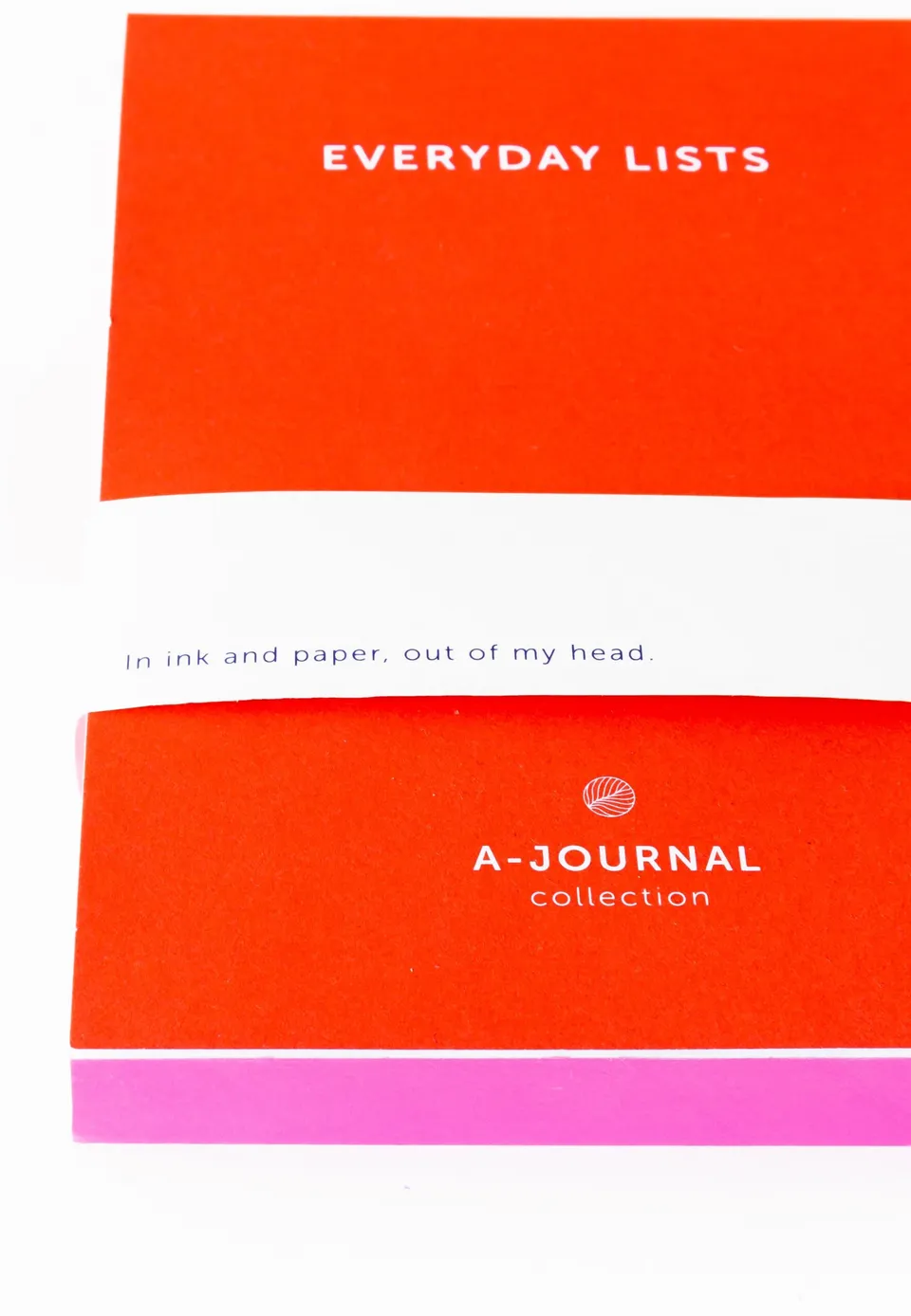 a-journal-notepad-notizblock-rot-papier image 1